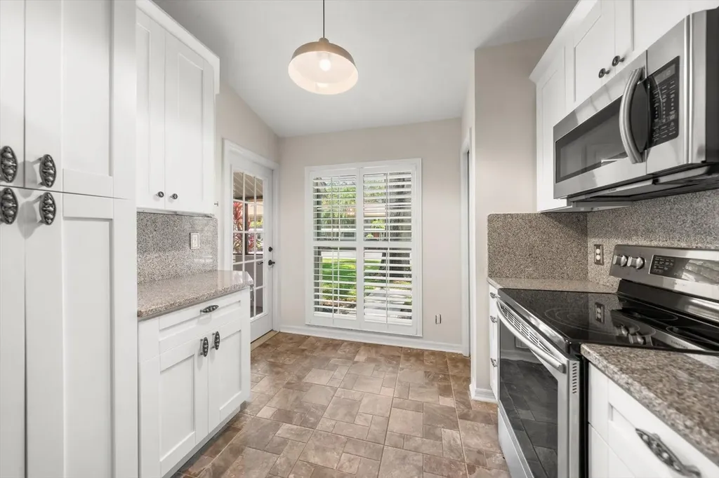 2069 Lakeview Drive Clearwater FL 33763