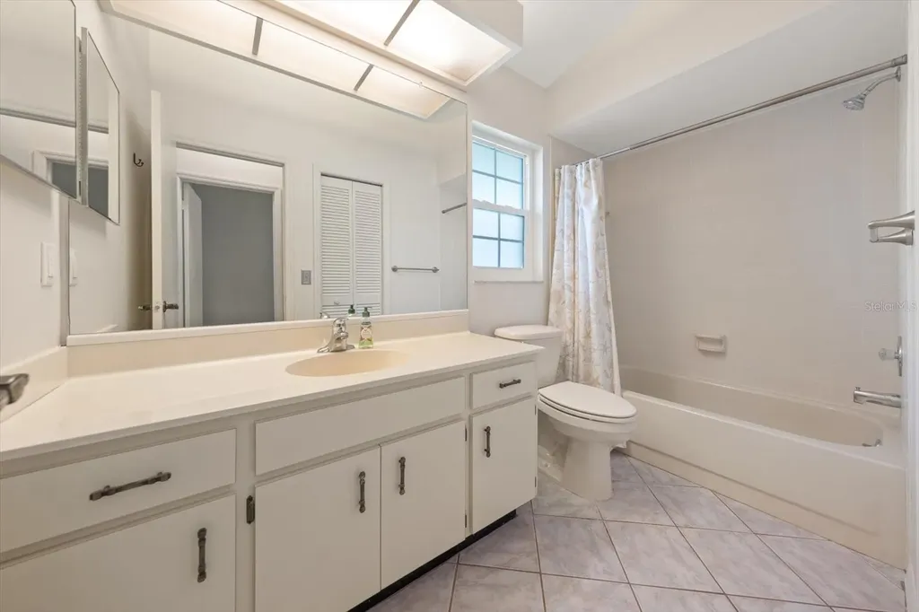 2069 Lakeview Drive Clearwater FL 33763