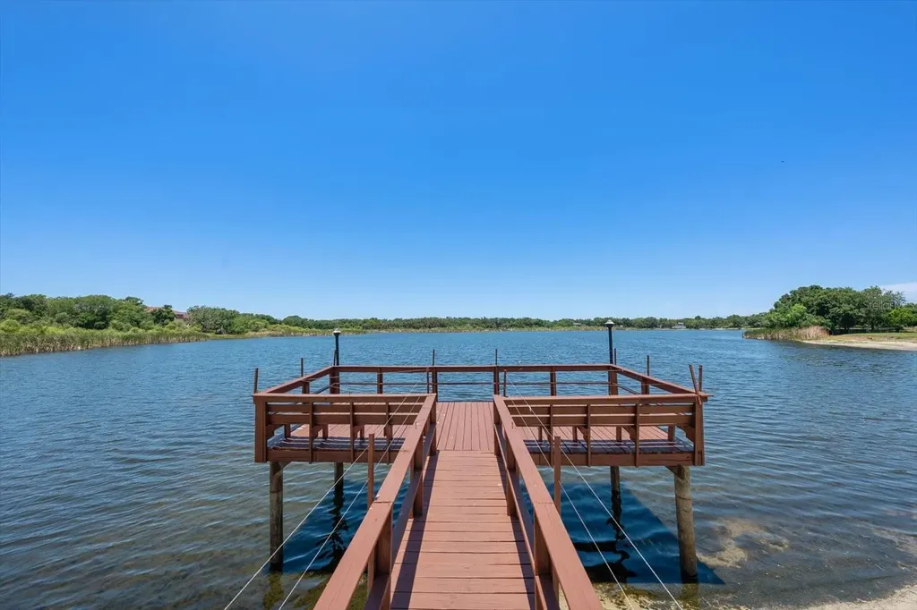2069 Lakeview Drive Clearwater FL 33763