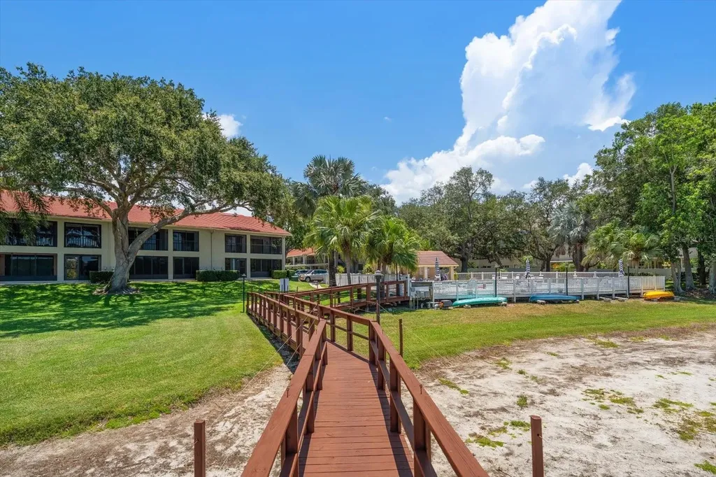 2069 Lakeview Drive Clearwater FL 33763