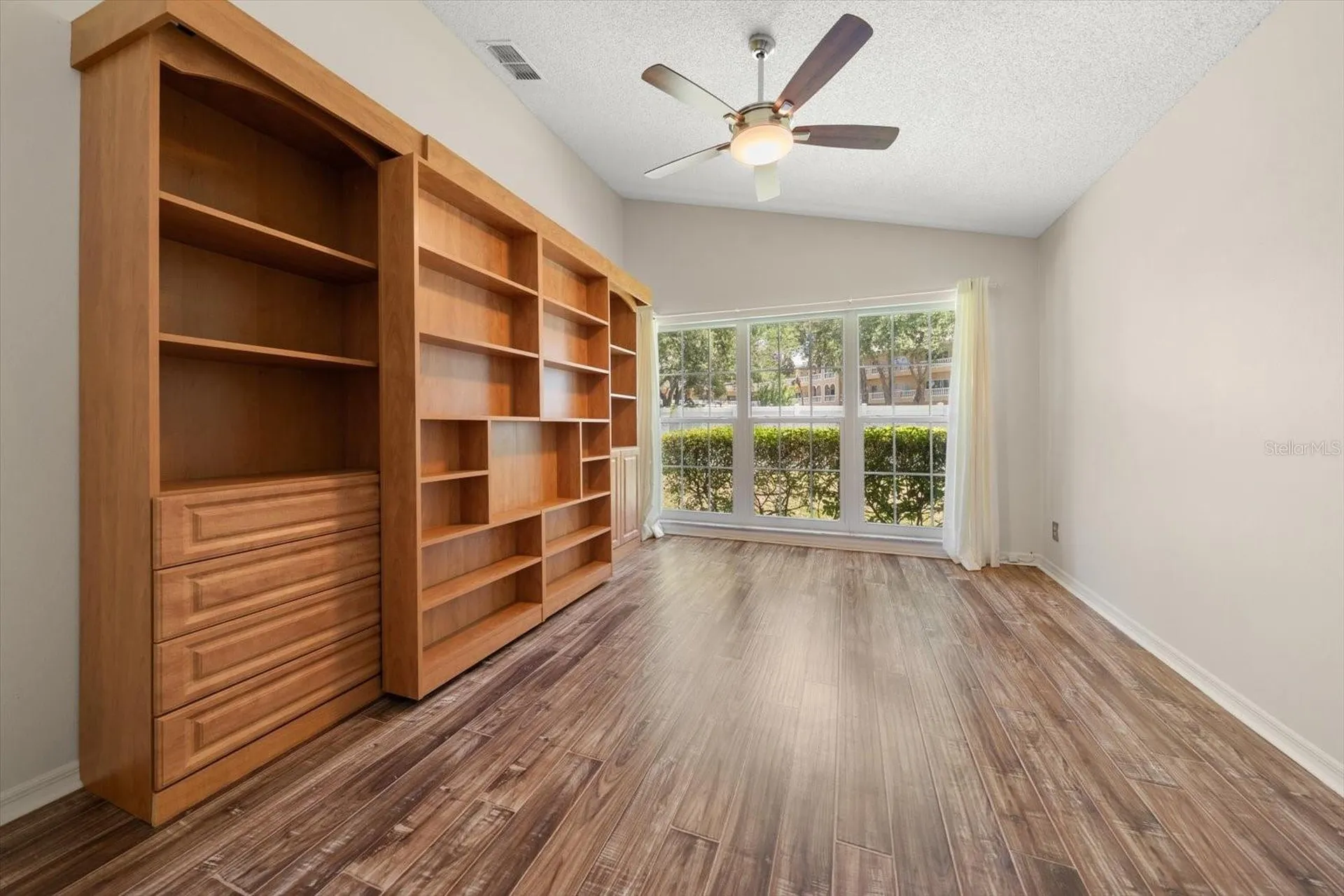 2069 Lakeview Drive Clearwater FL 33763