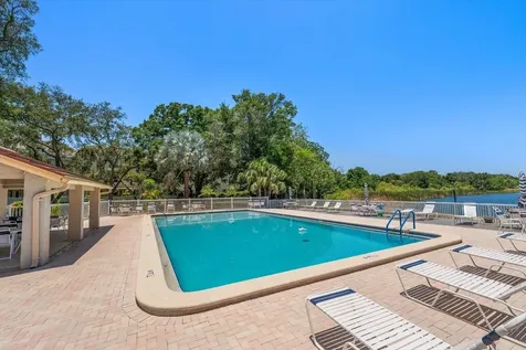 2069 Lakeview Drive Clearwater FL 33763