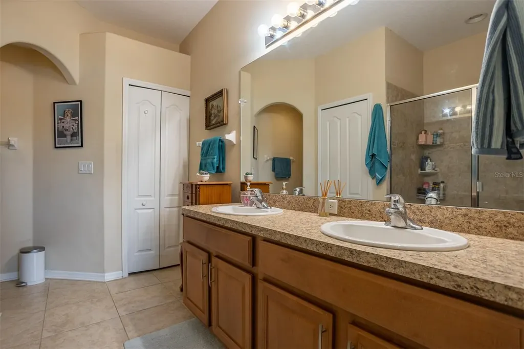 905 Parker Den Drive Ruskin FL 33570