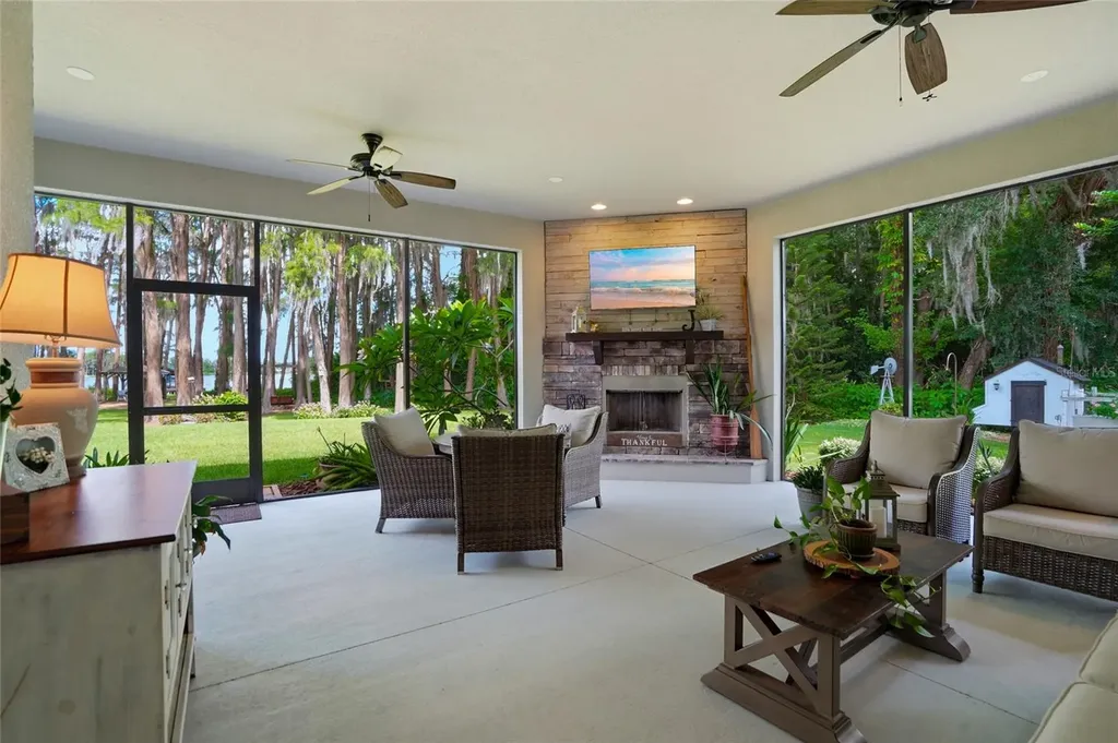 16622 Lakeshore Road Tampa FL 33624