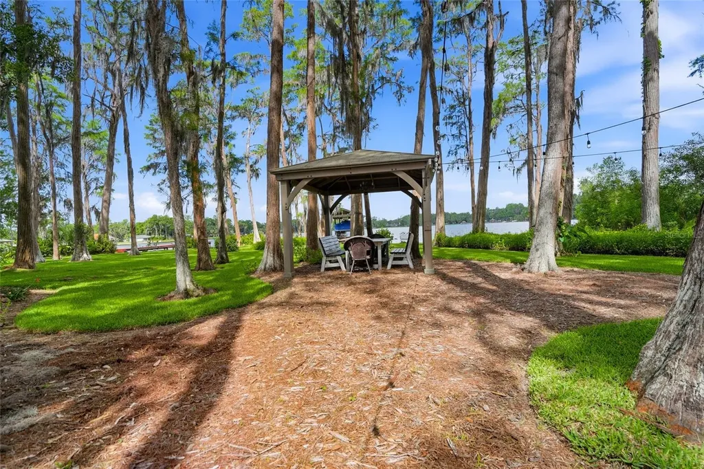 16622 Lakeshore Road Tampa FL 33624