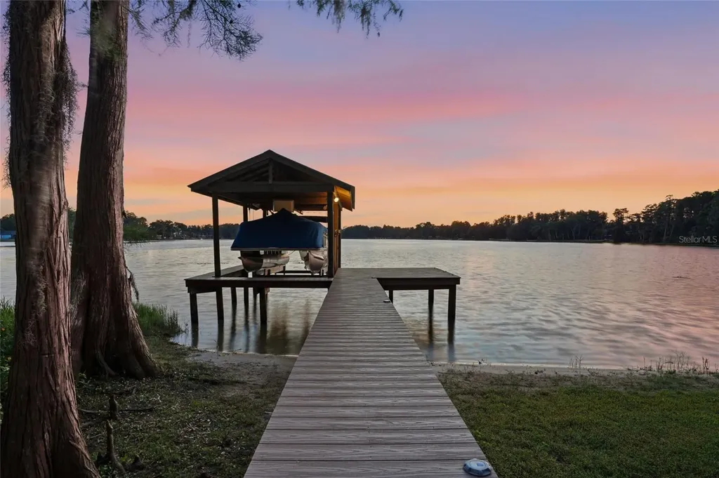 16622 Lakeshore Road Tampa FL 33624