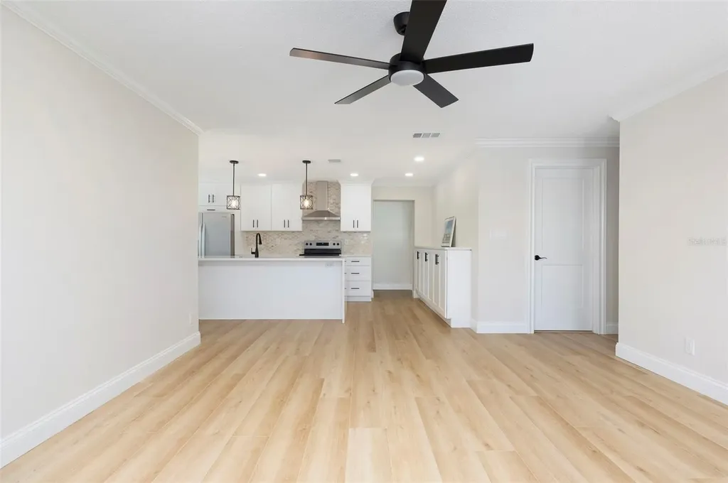 4034 Mainlands Boulevard N Pinellas Park FL 33782