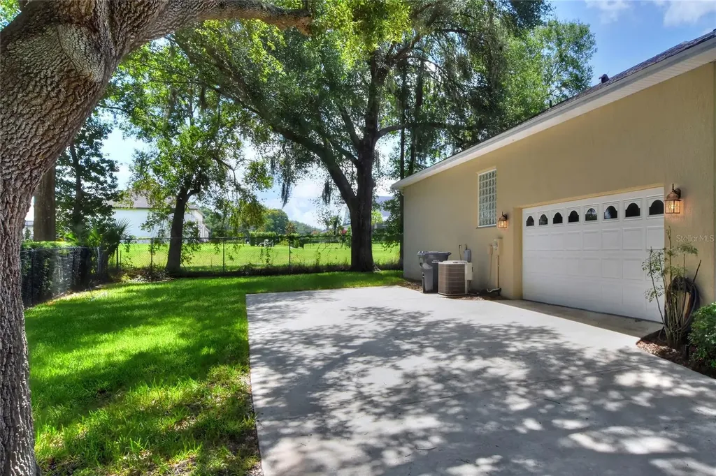 5704 Lake Victoria Drive Lakeland FL 33813