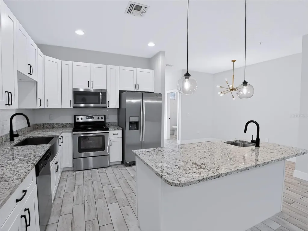 2233 E Kaley Avenue Orlando FL 32806