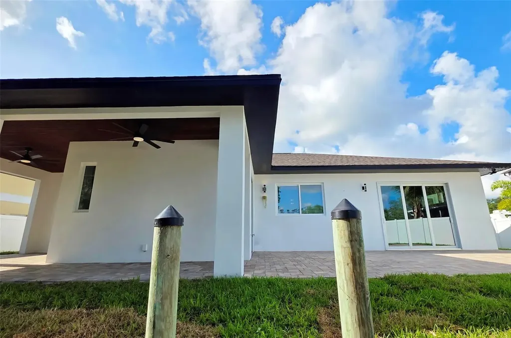 3017 Pine Street Bradenton FL 34208