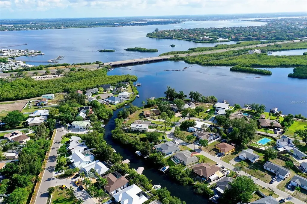 3017 Pine Street Bradenton FL 34208