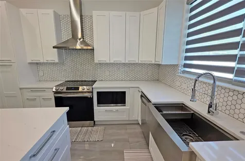 3017 Pine Street Bradenton FL 34208
