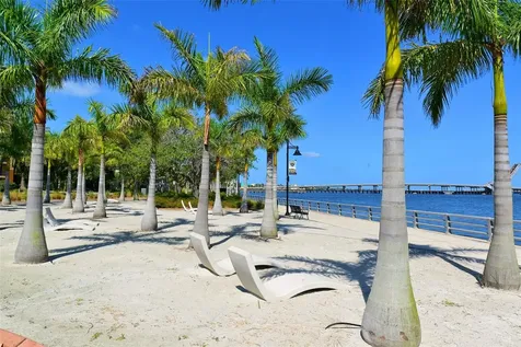 3017 Pine Street Bradenton FL 34208