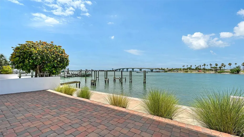 174 Golden Gate Point Sarasota FL 34236