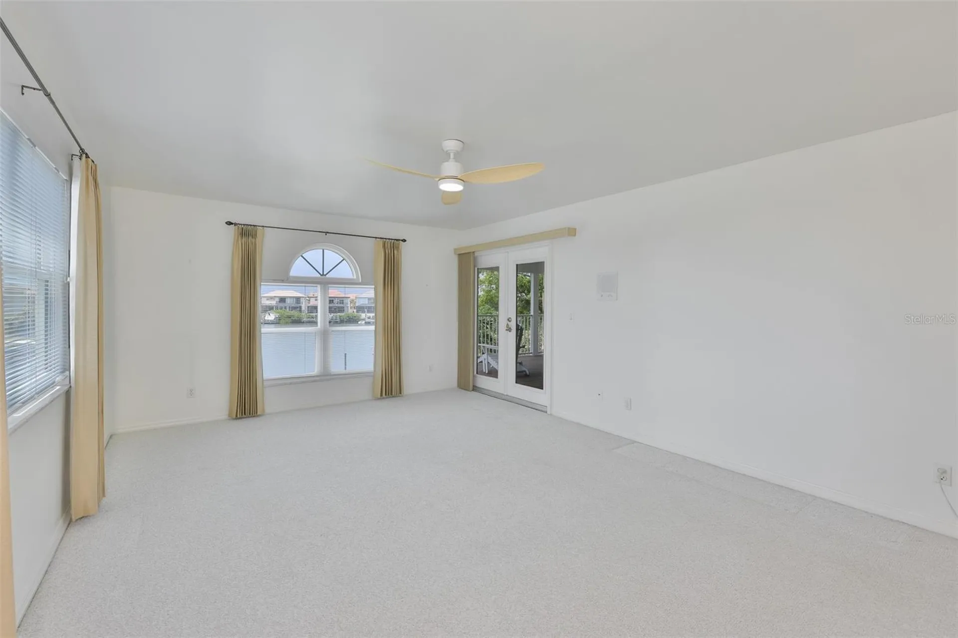 929 Symphony Isles Boulevard Apollo Beach FL 33572