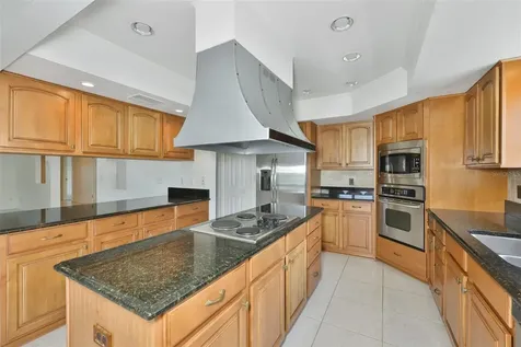 929 Symphony Isles Boulevard Apollo Beach FL 33572