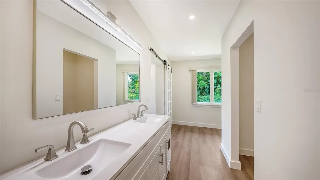 2465 Foster Lane Sarasota FL 34239