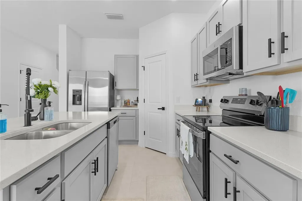 7771 Waterscape Groveland FL 34736