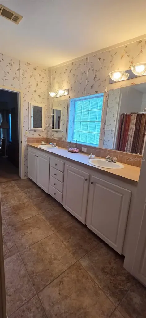 37437 Gill Avenue Zephyrhills FL 33541