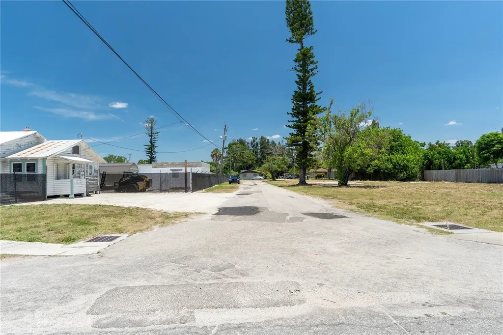 1206 27th Avenue W Bradenton FL 34205