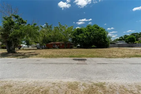 1206 27th Avenue W Bradenton FL 34205