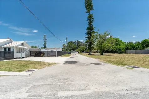 1206 27th Avenue W Bradenton FL 34205