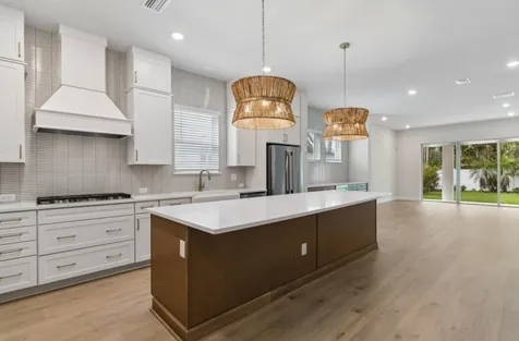 1002 W Charter Street Tampa FL 33603