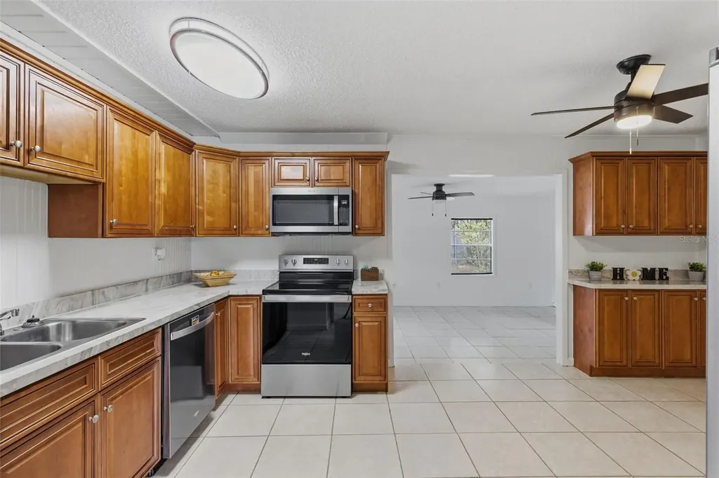 208 Avalone Drive Apopka FL 32703