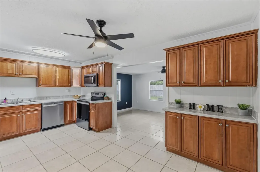 208 Avalone Drive Apopka FL 32703