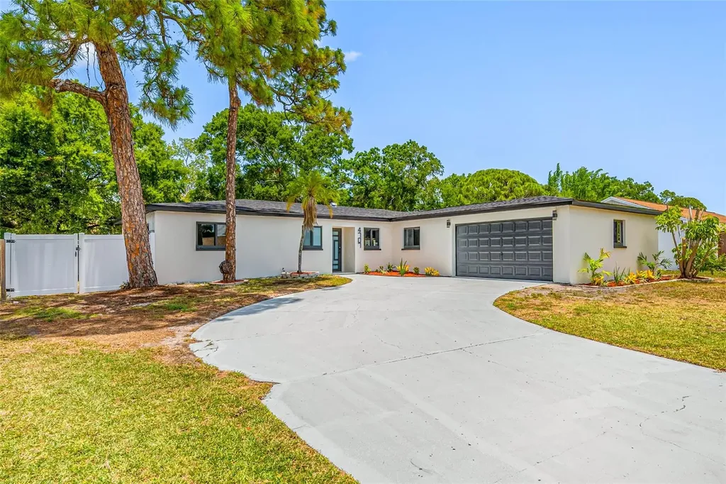 4707 W Paul Avenue Tampa FL 33611