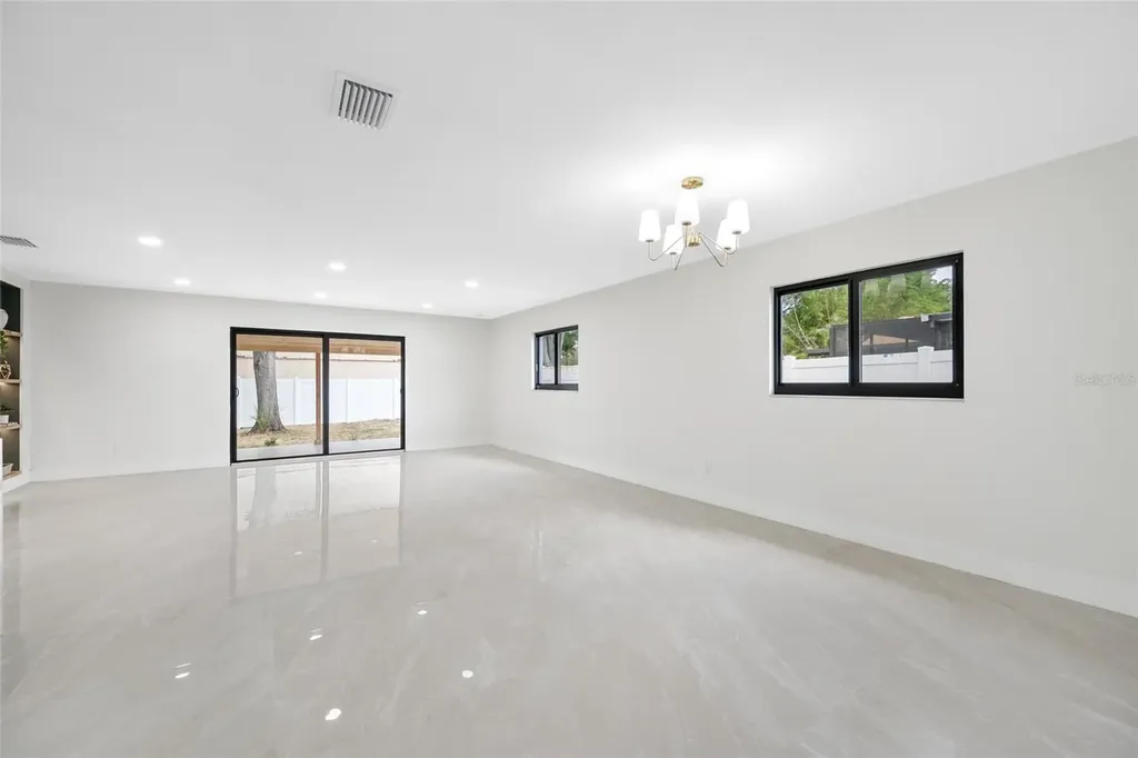 4707 W Paul Avenue Tampa FL 33611