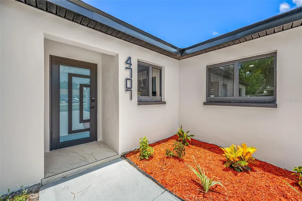 4707 W Paul Avenue Tampa FL 33611