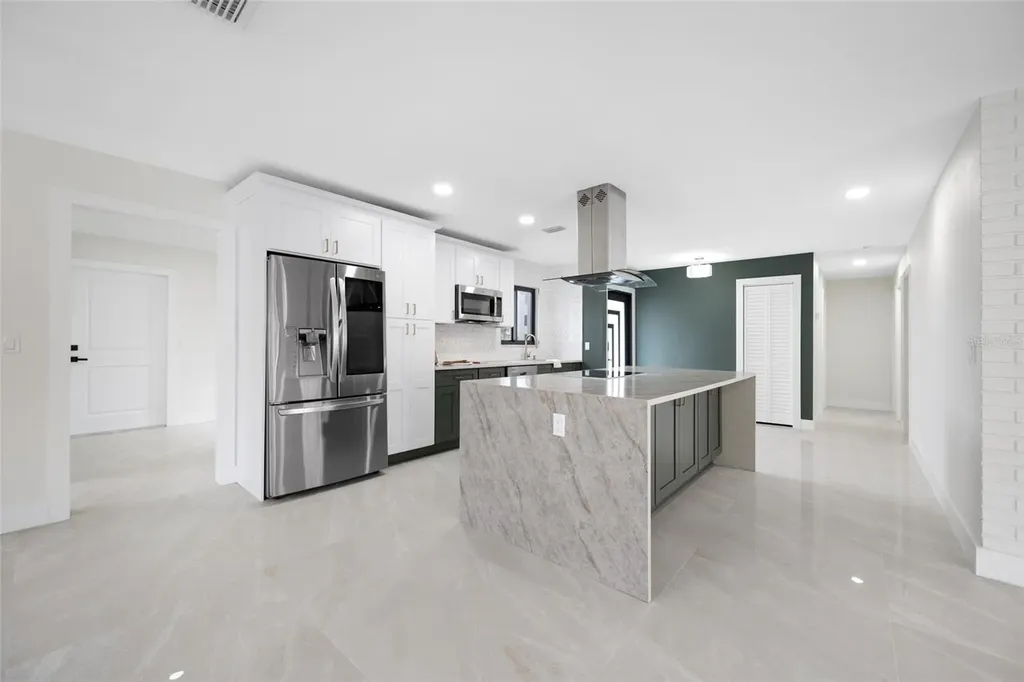 4707 W Paul Avenue Tampa FL 33611