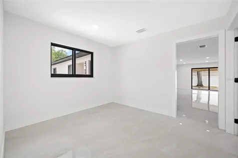 4707 W Paul Avenue Tampa FL 33611