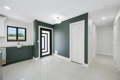 4707 W Paul Avenue Tampa FL 33611