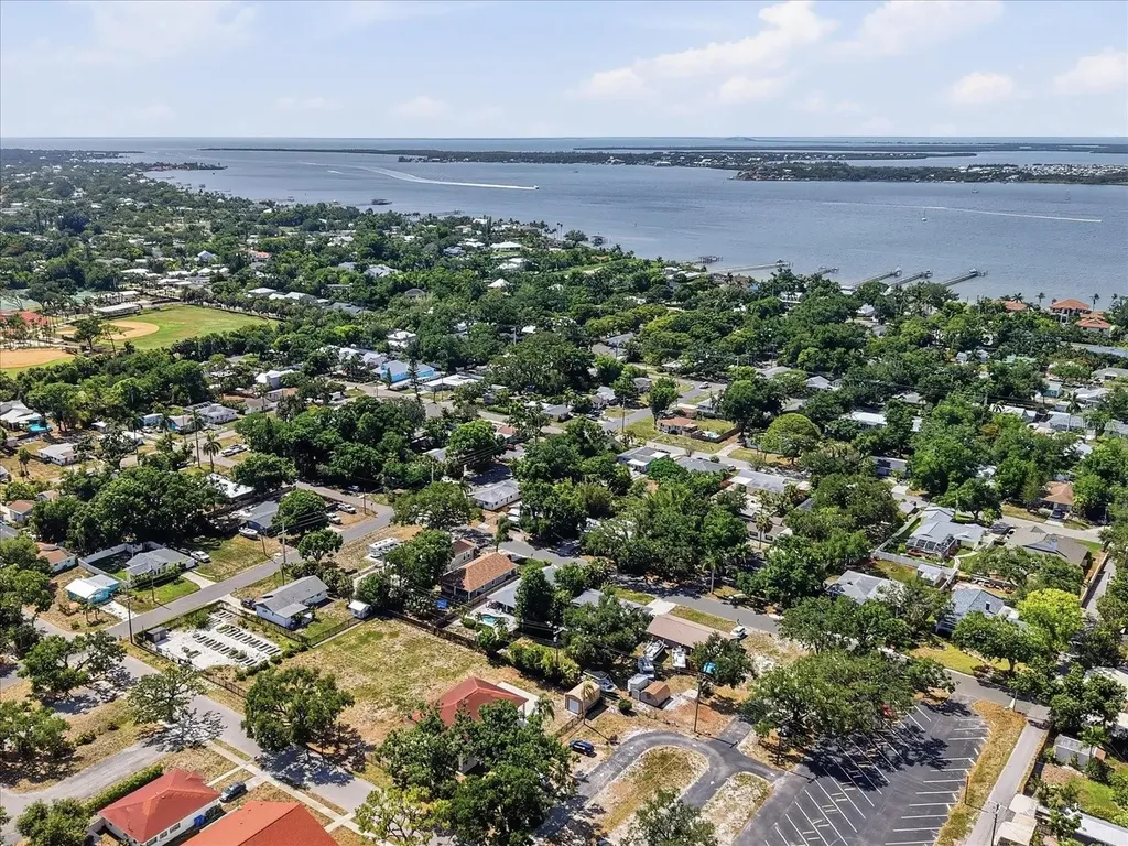 3307 3rd Avenue W Bradenton FL 34205