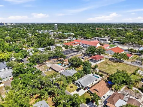 3307 3rd Avenue W Bradenton FL 34205