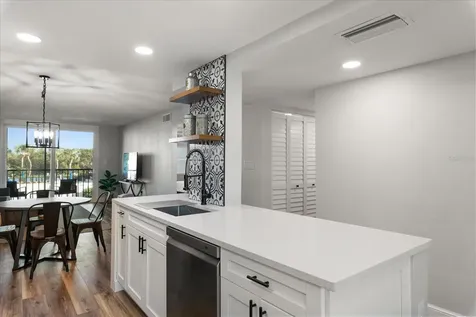 1324 Pasadena Avenue S South Pasadena FL 33707