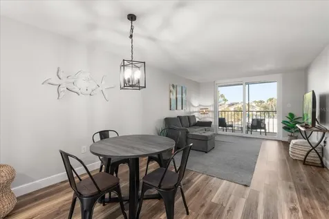 1324 Pasadena Avenue S South Pasadena FL 33707