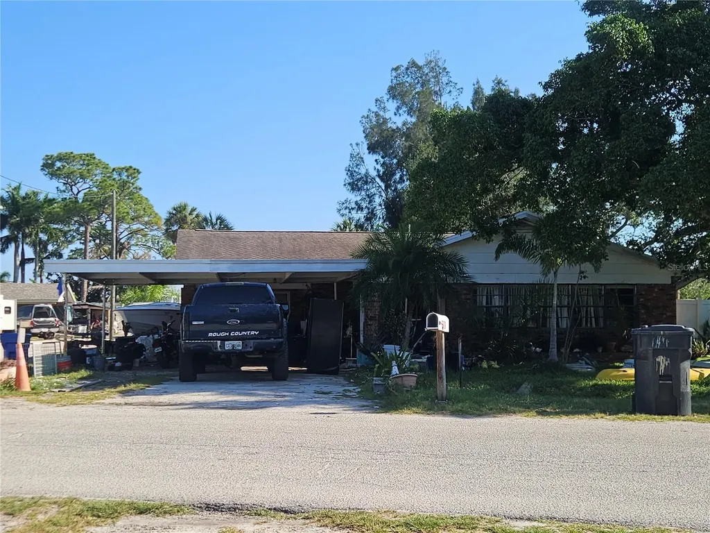 609 1st Avenue NW Ruskin FL 33570