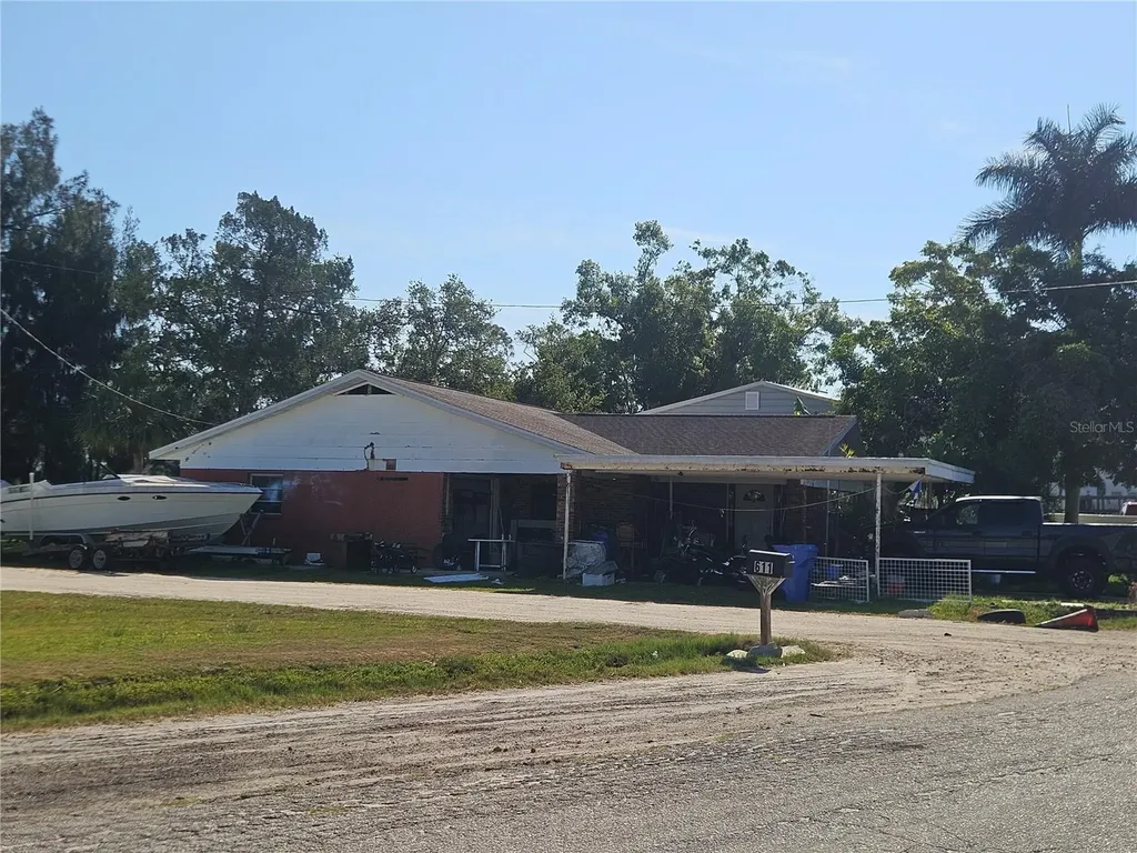 609 1st Avenue NW Ruskin FL 33570