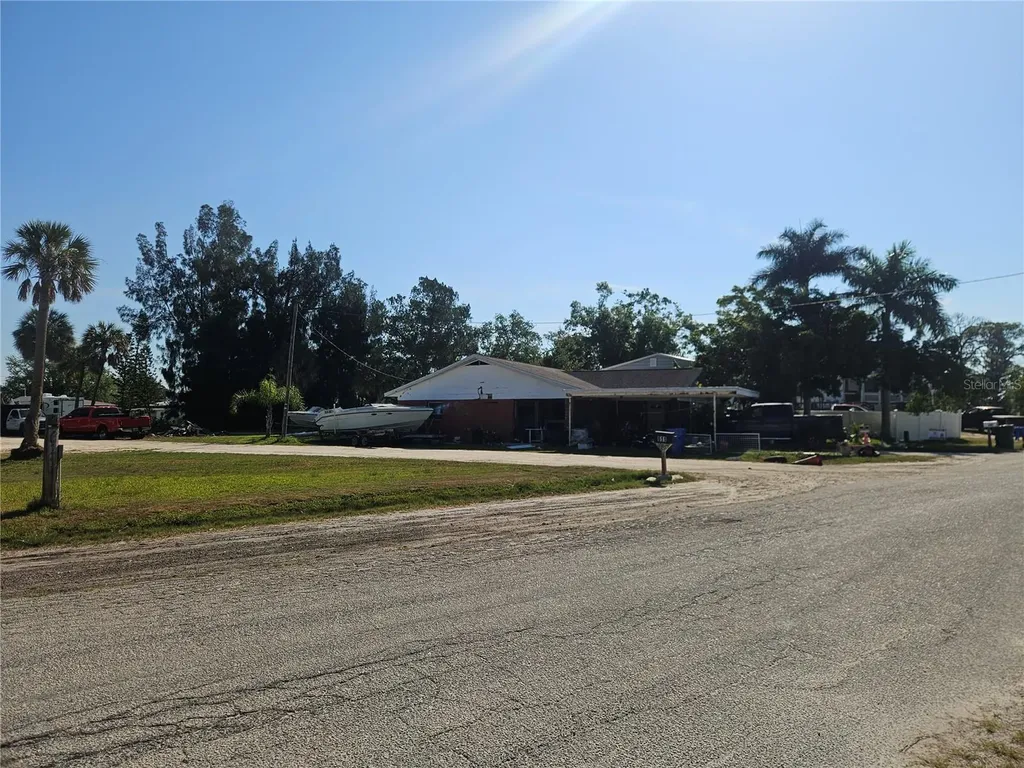 609 1st Avenue NW Ruskin FL 33570