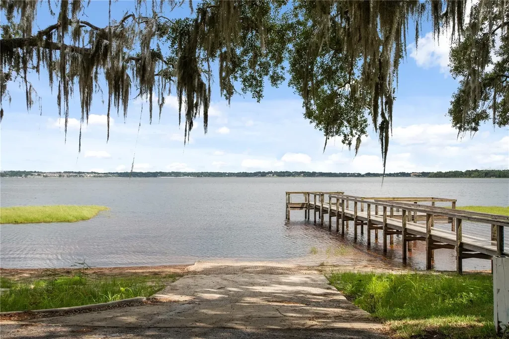 9651 Spring Lake Drive Clermont FL 34711
