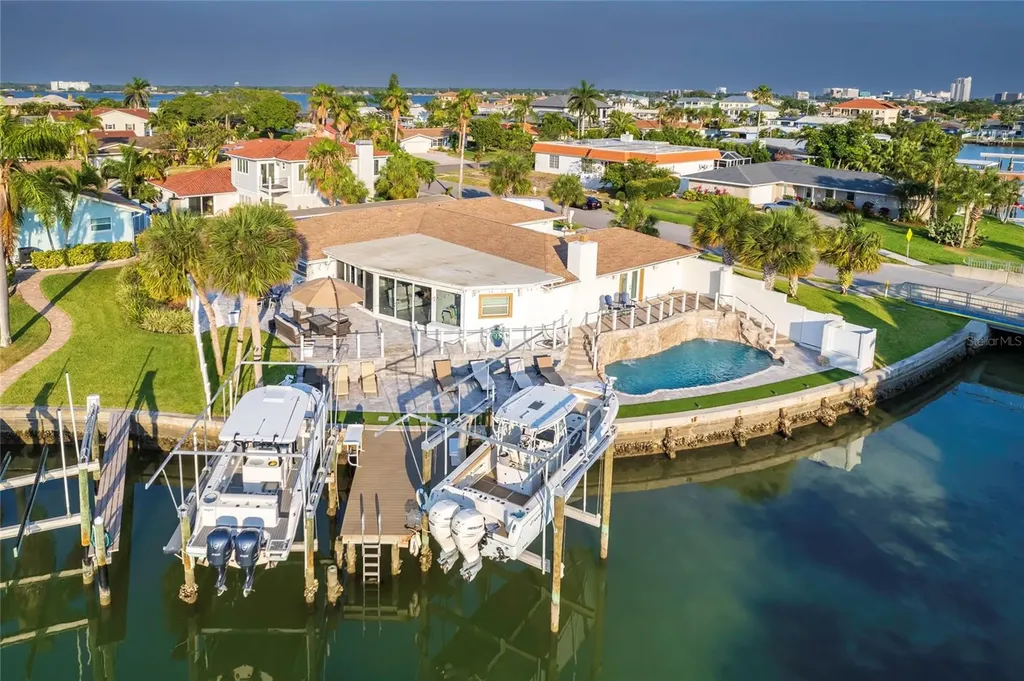 320 Harbor Passage Clearwater Beach FL 33767