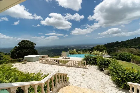 9957 Elias Santiago Canovanas PR 00729