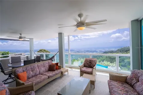 9957 Elias Santiago Canovanas PR 00729