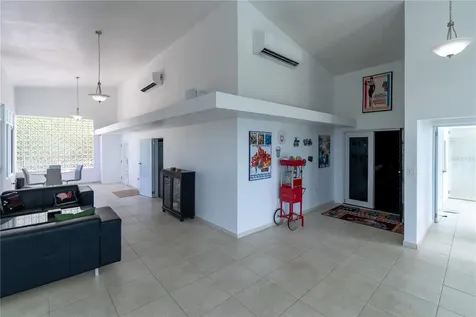 9957 Elias Santiago Canovanas PR 00729