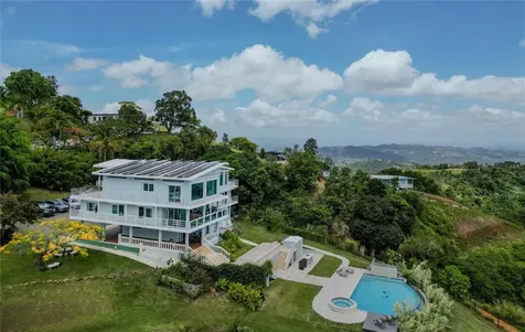 9957 Elias Santiago Canovanas PR 00729