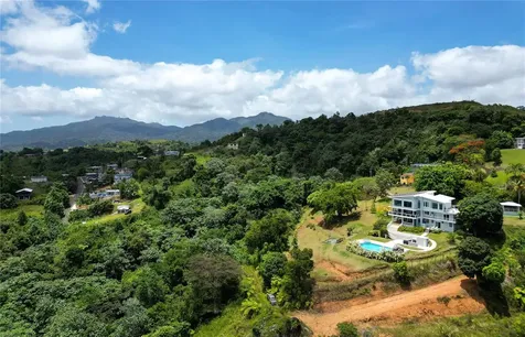 9957 Elias Santiago Canovanas PR 00729