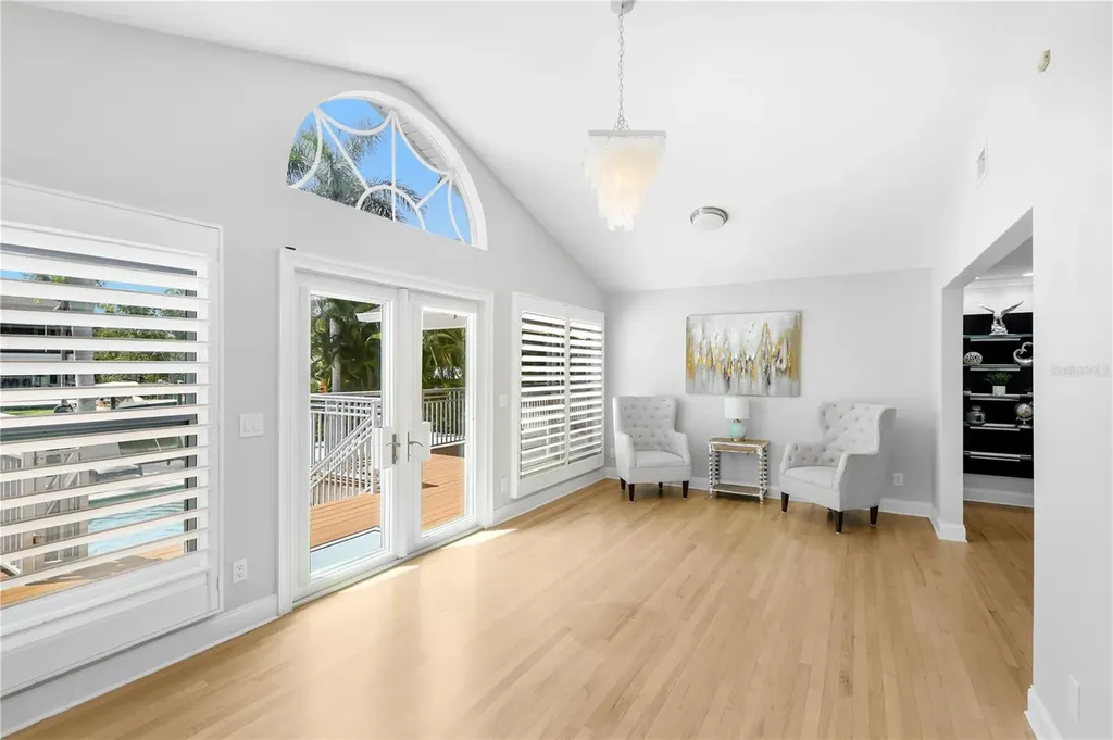 662 Apalachee Circle NE St Petersburg FL 33702